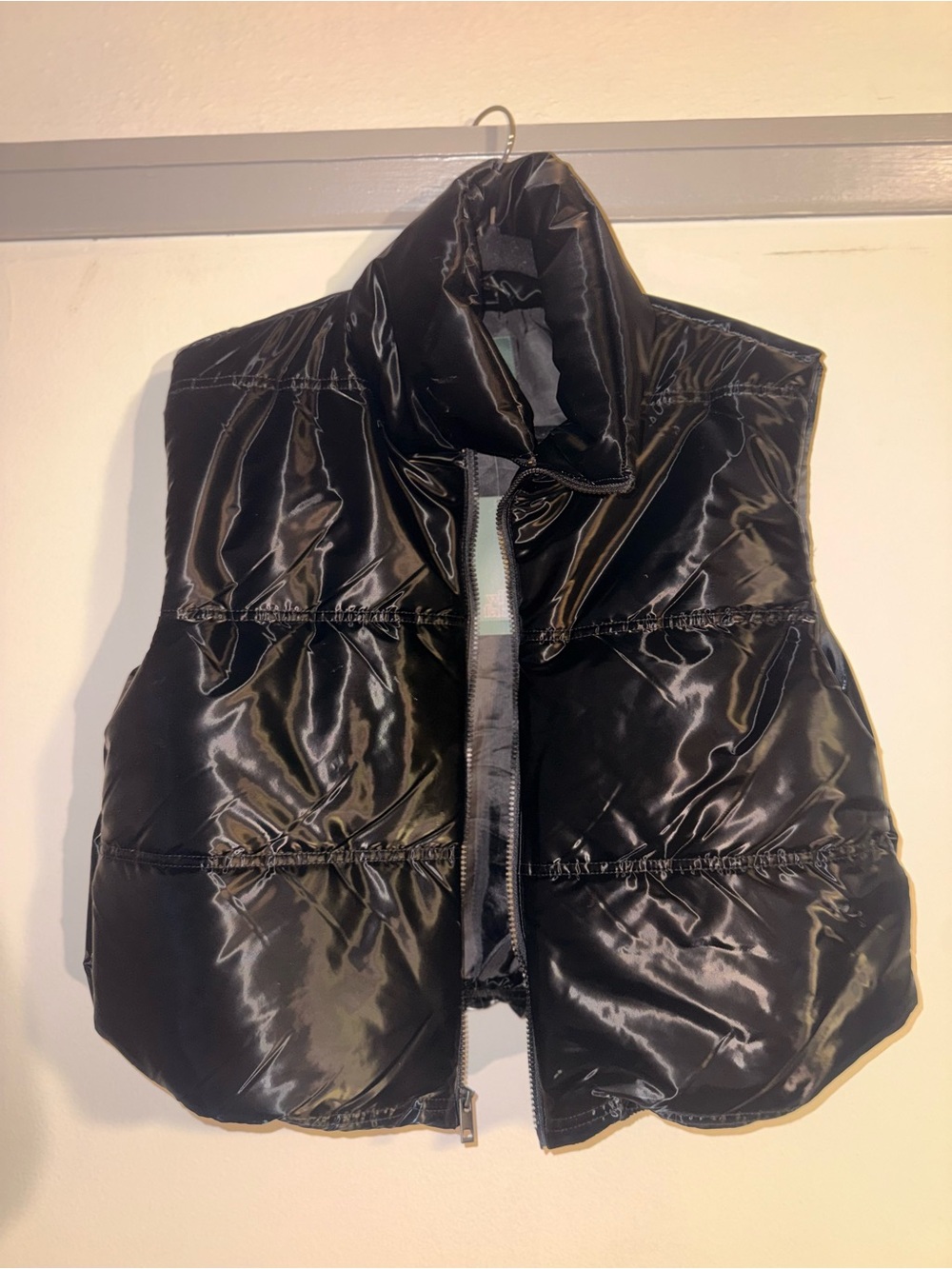 NWT - Wild Fable Glossy Black Cropped Puffer Vest – Size Medium